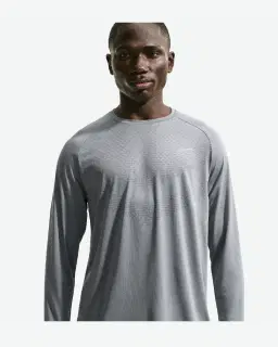 Tee-shirt à manches longues Dri-FIT ADV Nike Stride Homme – 1/4