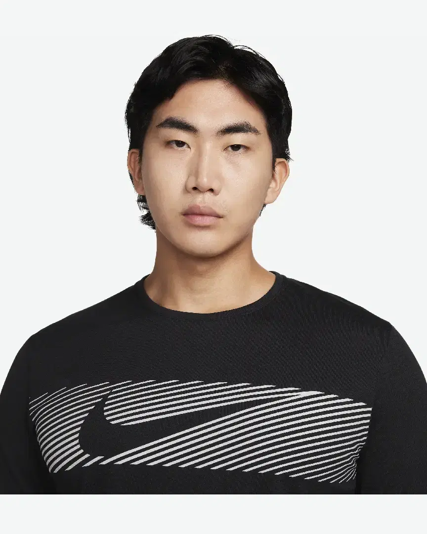 Tee-Shirt À Manches Longues Dri-Fit Uv Nike Miler Flash M - FB8552-010 (2) au meilleur prix !