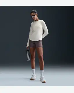 Tee-shirt à manches longues et col ras-du-cou Dri-FIT anti-UV Nike Swift Femme – 4/4