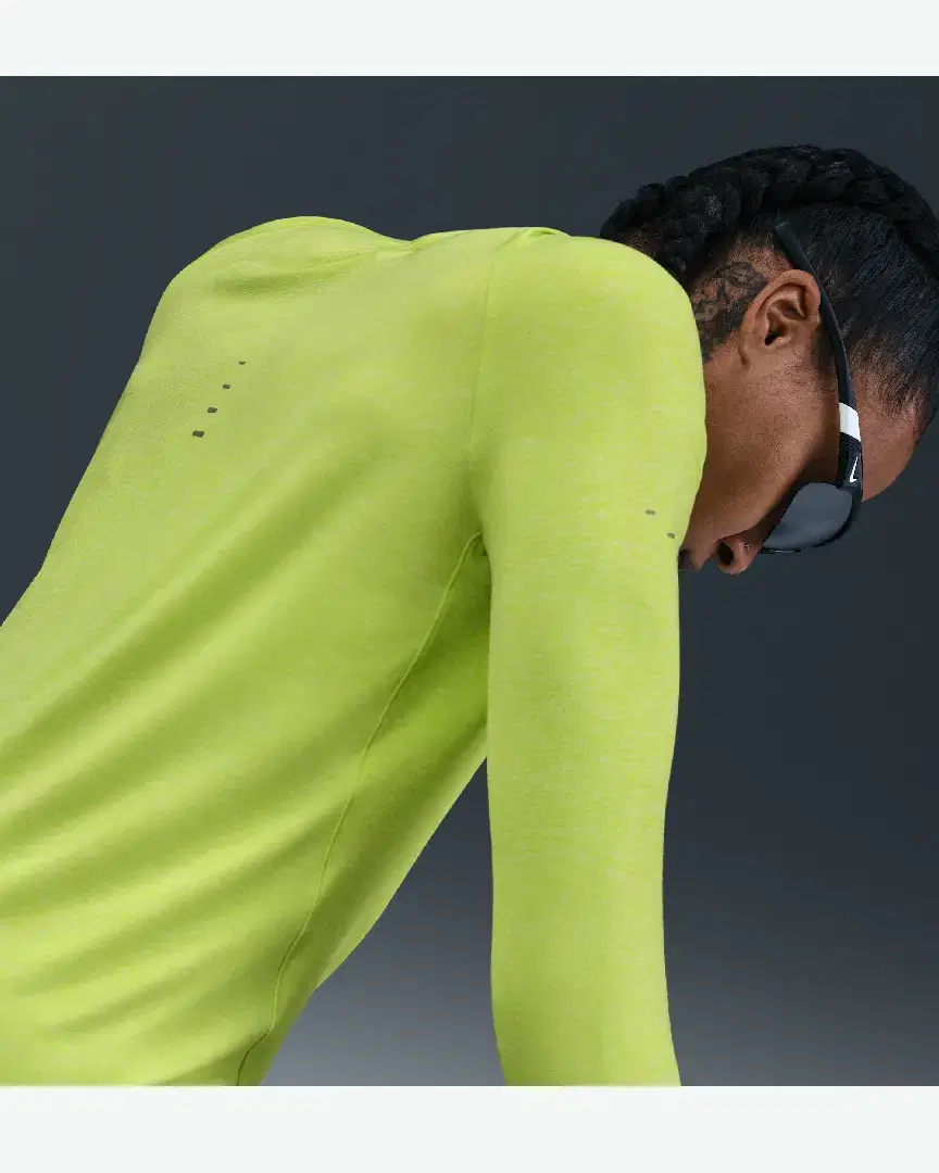 Tee-Shirt À Manches Longues Et Col Ras-Du-Cou Dri-Fit Anti-Uv Nike Swift W - HQ0503-389 (1) au meilleur prix !