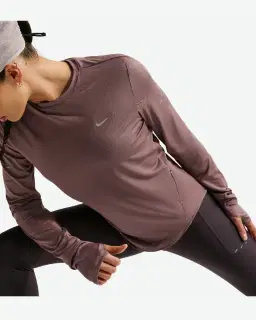 Tee-shirt à manches longues et col ras-du-cou Dri-FIT anti-UV Nike Swift Femme – 3/4