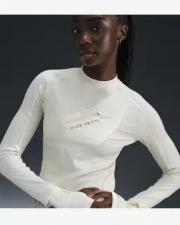 Tee-shirt à manches longues et poches Dri-FIT Nike Trail Femme – 1/4