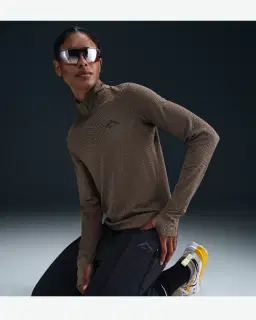 Tee-shirt deuxième couche Dri-FIT à 1/4 de zip Nike Trail Femme – 3/4