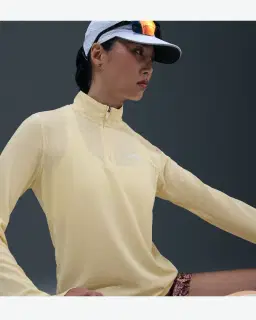 Tee-shirt deuxième couche Dri-FIT à 1/4 de zip Nike Trail Femme – 3/4