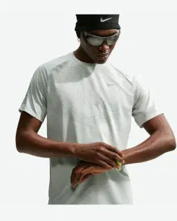 Tee-shirt d'hiver à manches courtes Dri-FIT Nike Stride Homme – 1/4
