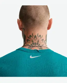 Tee-shirt d'hiver à protection UV Dri-FIT Nike Miler Homme – 2/4