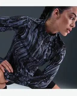 Tee-shirt imprimé à demi-zip Dri-FIT UV Nike Swift Femme – 3/4