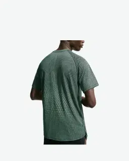Tee-shirt à manches courtes et motifs réfléchissants Dri-FIT ADV Nike Stride Homme – 2/4