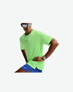 Tee-shirt à manches courtes et motifs réfléchissants Dri-FIT ADV Nike Stride Homme – 4/4