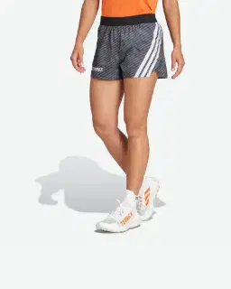 terrex adidas techrock allover print shorts Femme – 1/4