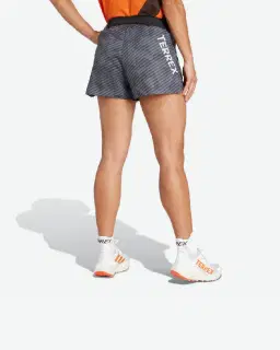 terrex adidas techrock allover print shorts Femme – 2/4