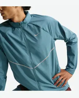 Veste Nike Miler déperlante avec protection UV Homme – 3/4